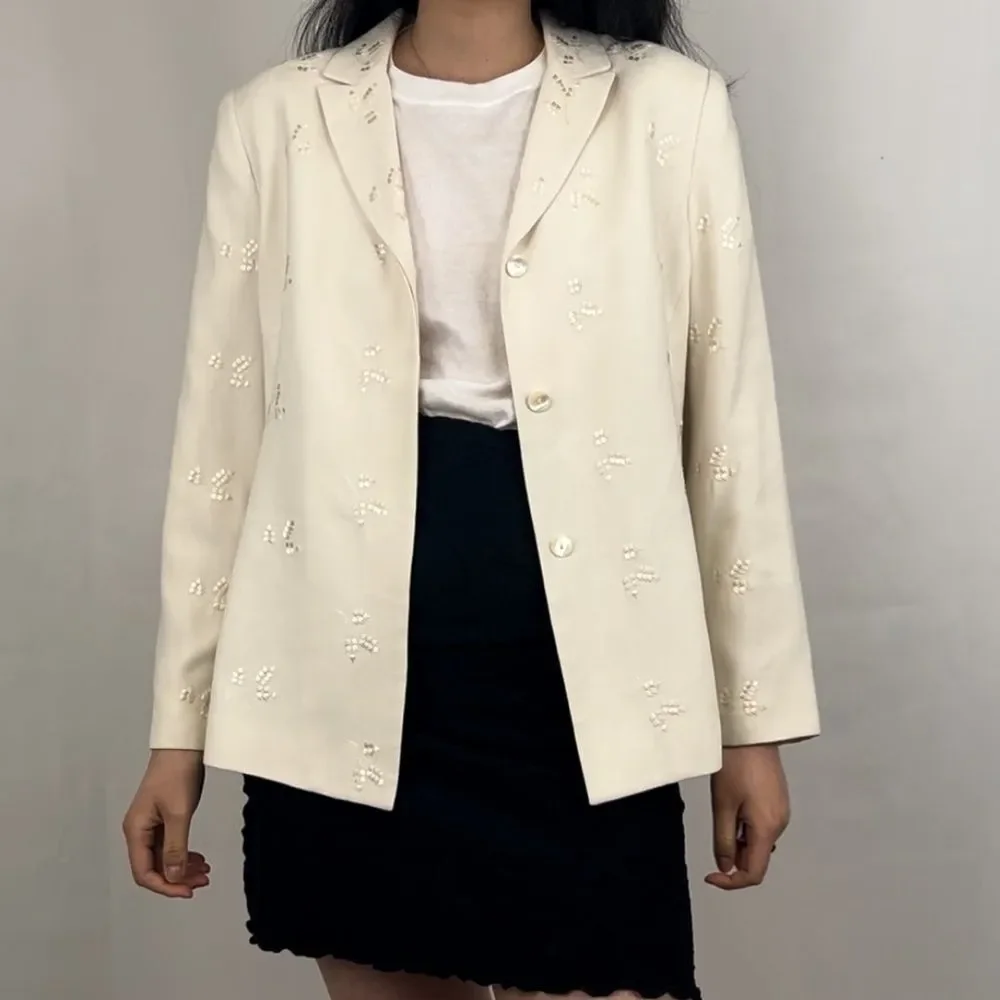 Vintage Kasper White Blazer with Floral Embroidery - Picture 2 of 8